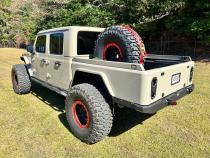 Universal Bed Mounted Tire Carrier Motobilt